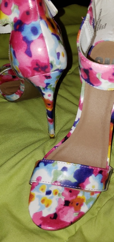 Open toe heels! - Picture 2 of 5